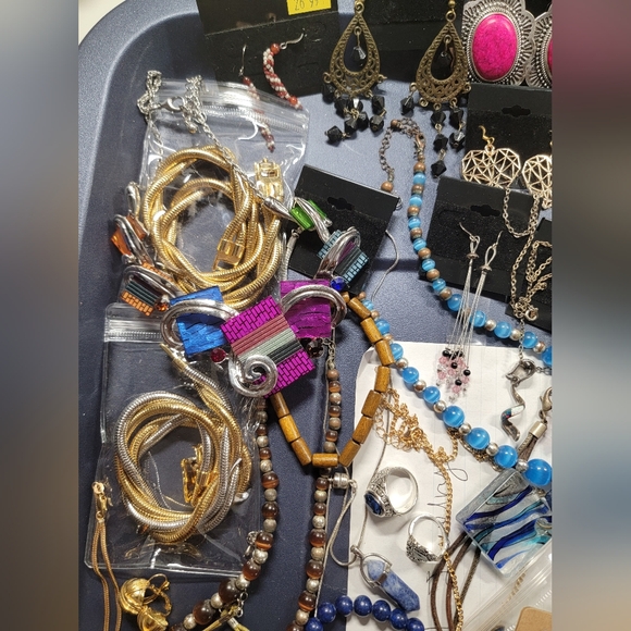 Not So Mystery Jewelry Envelope 1 piece of Jewelry pictured in ea envelope. - Picture 16 of 16